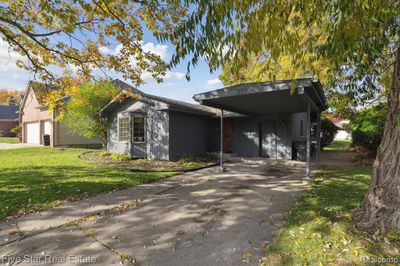 377 Cherry Drive, Home with 3 bedrooms, 1 bathrooms and null parking in Troy MI | Image 2