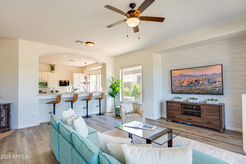 6686 S St Andrews Way, Gilbert, AZ, 85298-4115 | Card Image