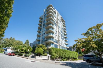 201 - 570 18th St, Condo with 1 bedrooms, 1 bathrooms and 1 parking in West Vancouver BC | Image 1