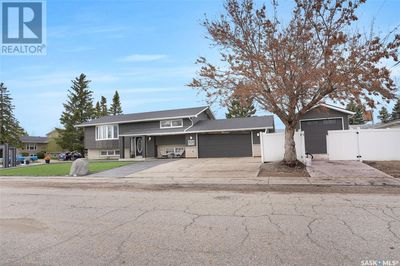 1634 Grace St, House other with 4 bedrooms, 3 bathrooms and null parking in Moose Jaw SK | Image 2