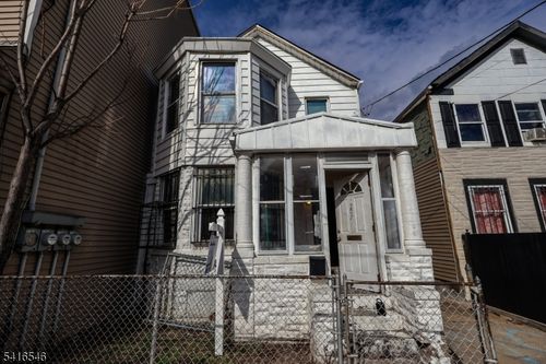 207 12th Ave, Newark, NJ, 07107-1453 | Card Image