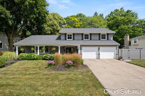 2352 Okemos Dr Se, Grand Rapids, MI, 49506-5361 | Card Image