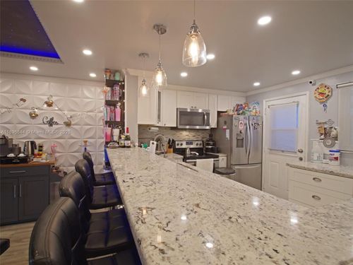 401-420 Ne 12th Ave, Hallandale Beach, FL, 33009-4568 | Card Image
