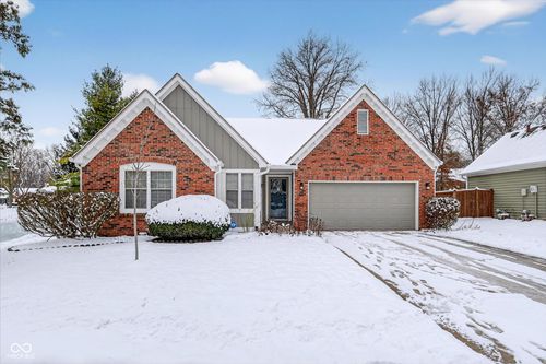 7572 Pinesprings East Dr, Indianapolis, IN, 46256-4015 | Card Image