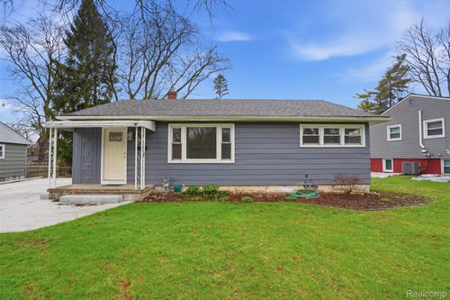 831 Loyola Dr, Ann Arbor, MI, 48103-3026 | Card Image