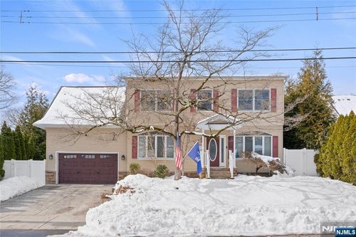 330 Hickory St, Twp Washingtn, NJ, 07676-5028 | Card Image