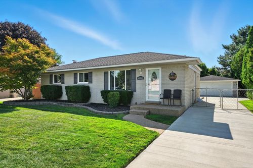 41558 Harvard Dr, Sterling Heights, MI, 48313-3636 | Card Image