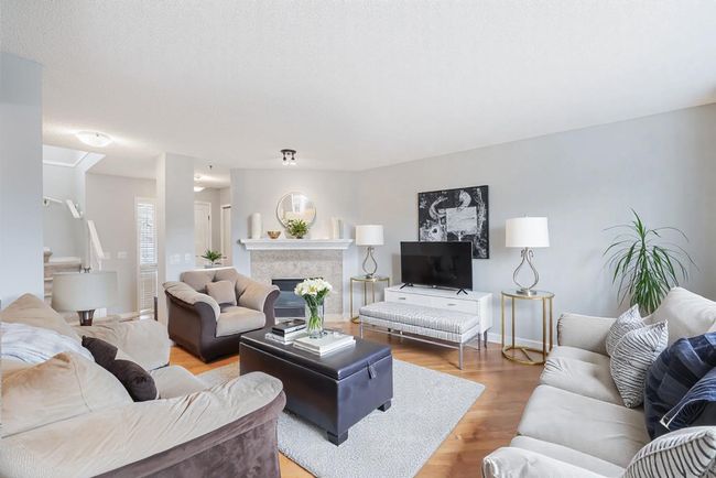 10 Somerglen Crescent Sw, House other with 4 bedrooms, 3 bathrooms and 4 parking in Calgary AB | Image 4