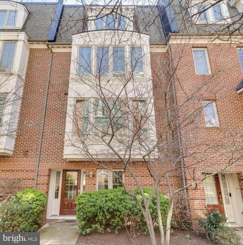 3124 Blue Barn Way, Fairfax, VA, 22031-5405 | Card Image