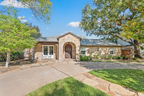 1322 Apache Dr, Richardson, TX, 75080-3717 | Card Image