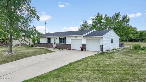 2212 Evergreen Dr, Defiance, OH, 43512-9665 | Card Image