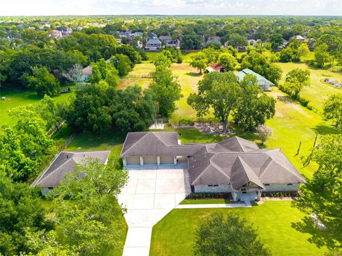 603 Rustic Ln, Friendswood, TX, 77546-6312 | Card Image