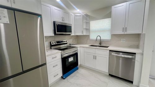 16a-2801 N 34th Ave, Hollywood, FL, 33021-3140 | Card Image