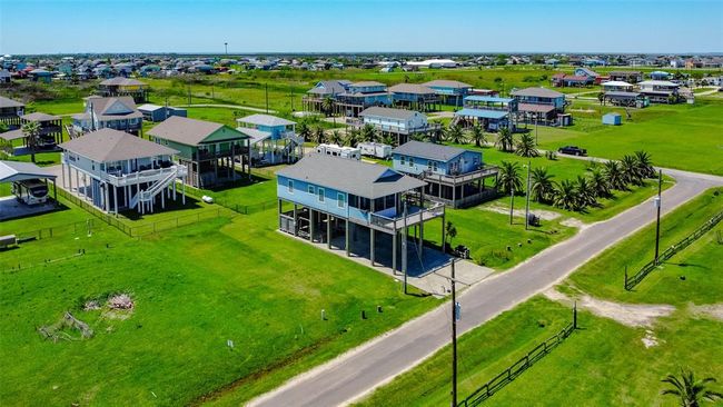 881 Buell, House other with 3 bedrooms, 2 bathrooms and null parking in Crystal Beach TX | Image 34