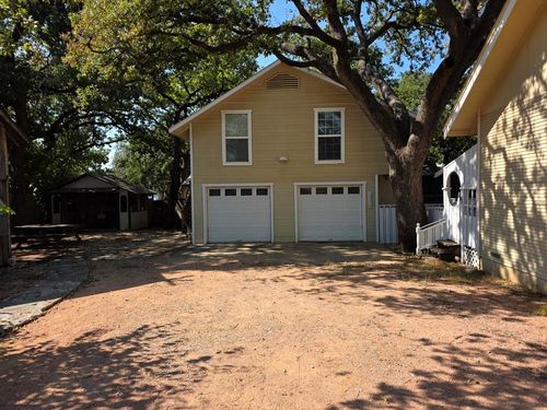 th-109 W Travis St, Fredericksburg, TX, 78624-3850 | Card Image