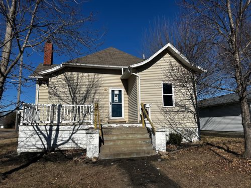 1001 E Oak St, West Frankfort, IL, 62896-2905 | Card Image