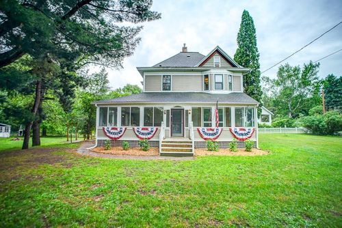 204 State St E, Dresser, WI, 54009-9038 | Card Image