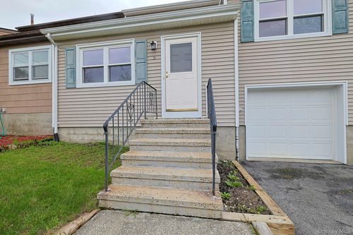 3 Hamlet Ct, Wappingers Falls, NY, 12590-4448 | Card Image