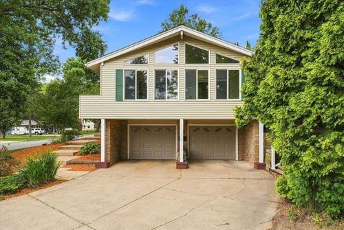 832 Bartosh Ln, River Falls, WI, 54022-2802 | Card Image