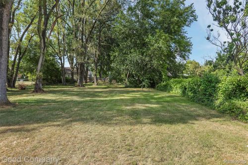 1727 E Elza Ave, Hazel Park, MI, 48030-2331 | Card Image