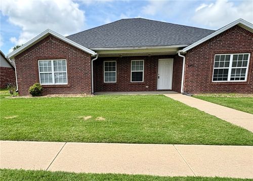 691 N Meadowlands Dr, Fayetteville, AR, 72704-5104 | Card Image