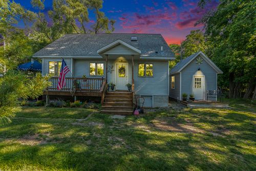 6995 N Old Channel Trl, Montague, MI, 49437-9376 | Card Image