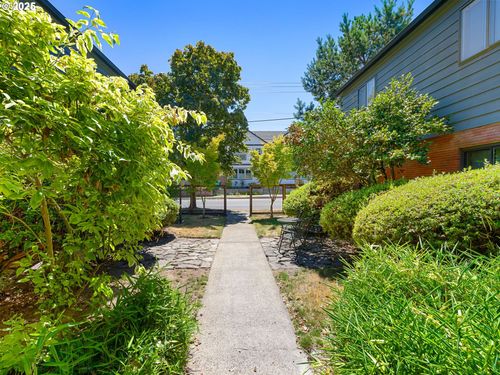 7-3911 Ne Killingsworth St, Portland, OR, 97211-7966 | Card Image