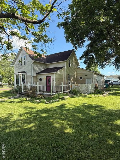 32 E 4th St, Gerald, MO, 63037-2263 | Card Image