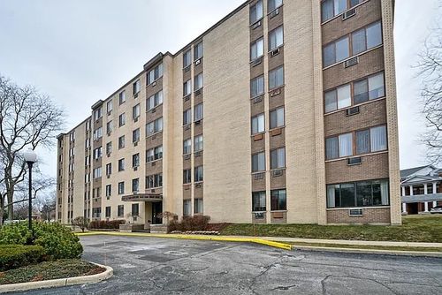 610-9745 S Karlov Ave, Oak Lawn, IL, 60453-3347 | Card Image