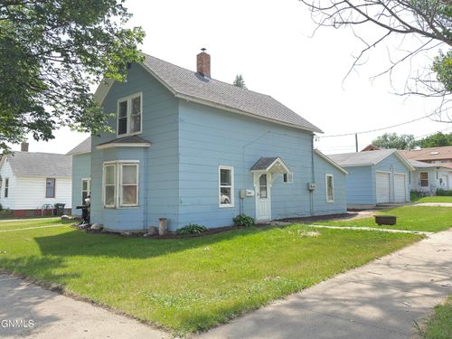 477 3rd Ave Ne, Valley City, ND, 58072-3025 | Card Image