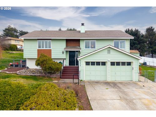 3540 Royal Crest Dr, TheDalles, OR, 97058 | Card Image