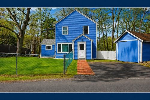 8 Stones Corner Rd, Berlin, MA, 01503-1203 | Card Image