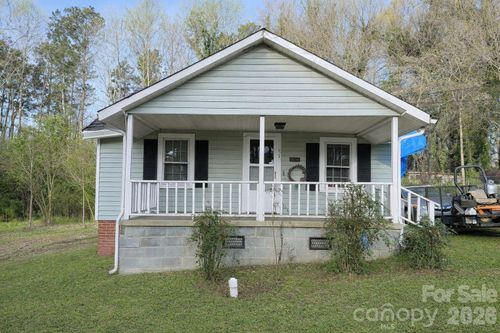 624 Blue St, Troy, NC, 27371-3404 | Card Image