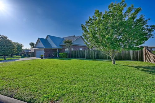 1200 Cheyenne Dr, Brenham, TX, 77833-5732 | Card Image
