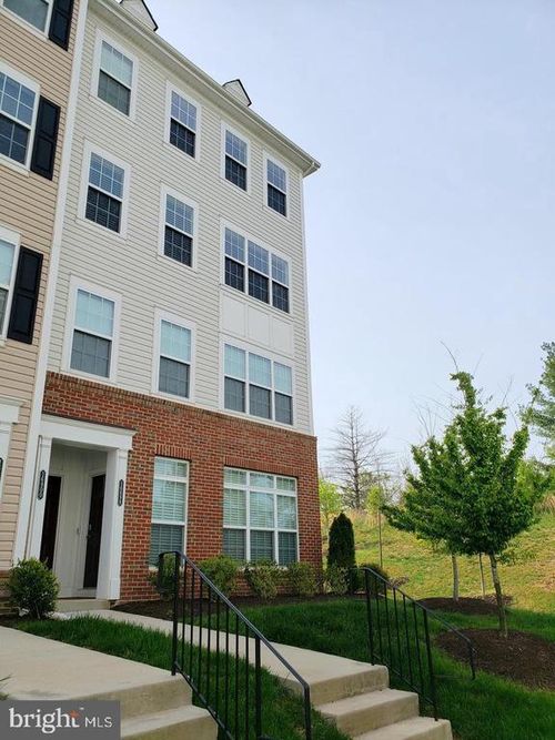 16900 Porters Inn Dr, DUMFRIES, VA, 22026-3043 | Card Image