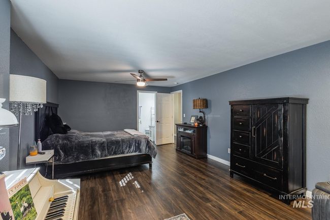 1300 N Big Tree Ln, House other with 4 bedrooms, 3 bathrooms and 4 parking in Kuna ID | Image 21