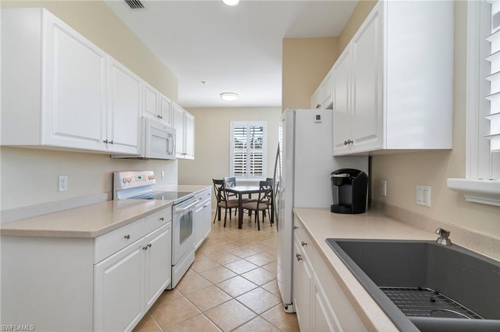 Residential in NAPLES 3