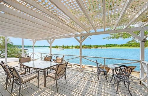 286 Towd Point Rd, Southampton, NY, 11968-1510 | Card Image