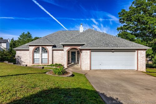 3712 Silver Oak Ct, Tulsa, OK, 74107-4050 | Card Image
