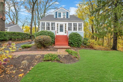 3 Jarvis Ct, Huntington, NY, 11743-2820 | Card Image