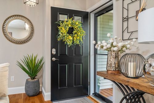 16 Farnum St, Uxbridge, MA, 01569-1817 | Card Image