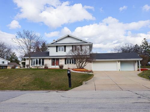 3340 S Russel Road, NEW BERLIN, WI, 53151 | Card Image