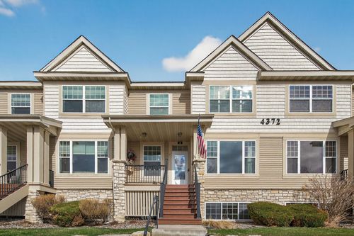 2-4372 Victor Path, Hugo, MN, 55038-4513 | Card Image