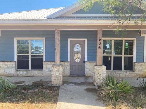 606 W Ollie St, Llano, TX, 78643-2503 | Card Image
