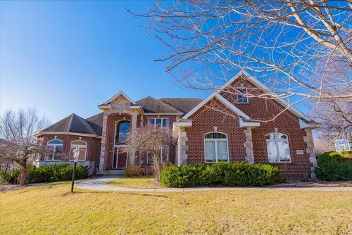 8705 Fairway Oaks Dr, Verona, WI, 53593-7918 | Card Image