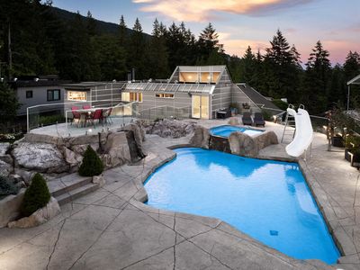 3722 Southridge Pl, House other with 5 bedrooms, 4 bathrooms and 6 parking in West Vancouver BC | Image 2