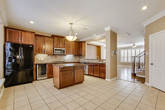 Kitchen and Breakfast Dining Area | Image 14