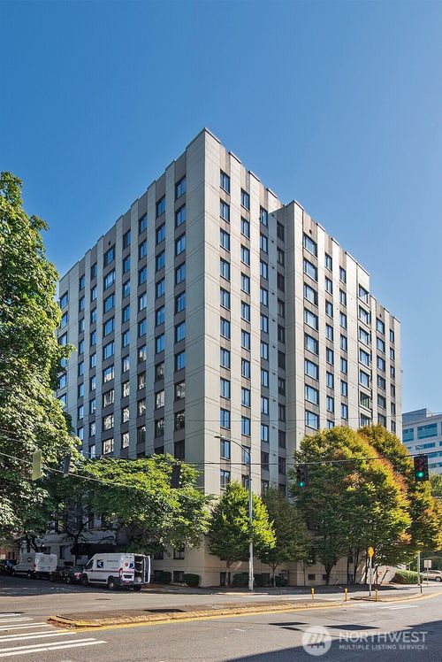 apt-709-1105 Spring St, Seattle, WA, 98104-3516 | Card Image