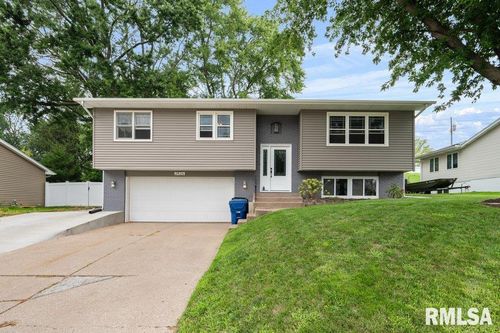 2426 W 44th St, Davenport, IA, 52806-4916 | Card Image