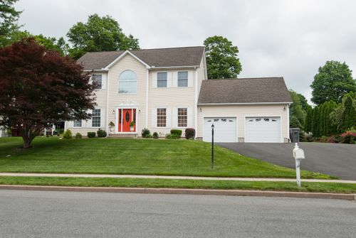 6 Fawn Meadow Dr, Naugatuck, CT, 06770-3579 | Card Image